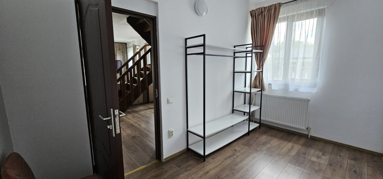 Casa cu 3 dormitoare si garaj 