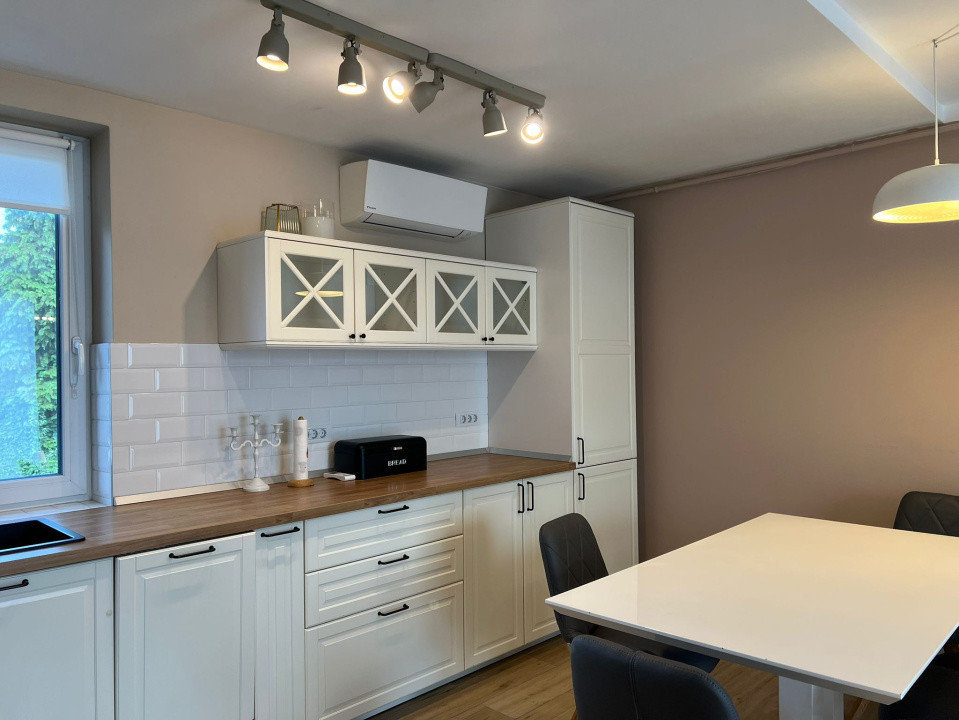 Apartament cu 3 camere si doua locuri de parcare