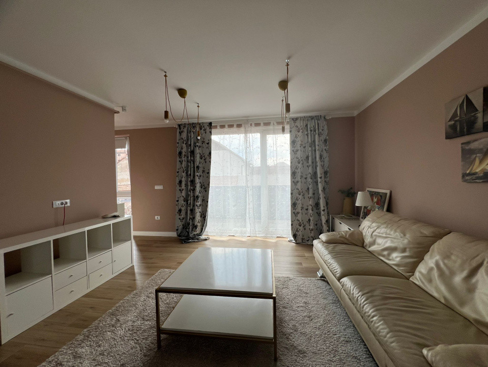 Apartament cu 3 camere si doua locuri de parcare