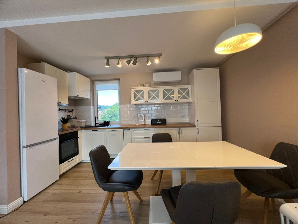 Apartament cu 3 camere si doua locuri de parcare