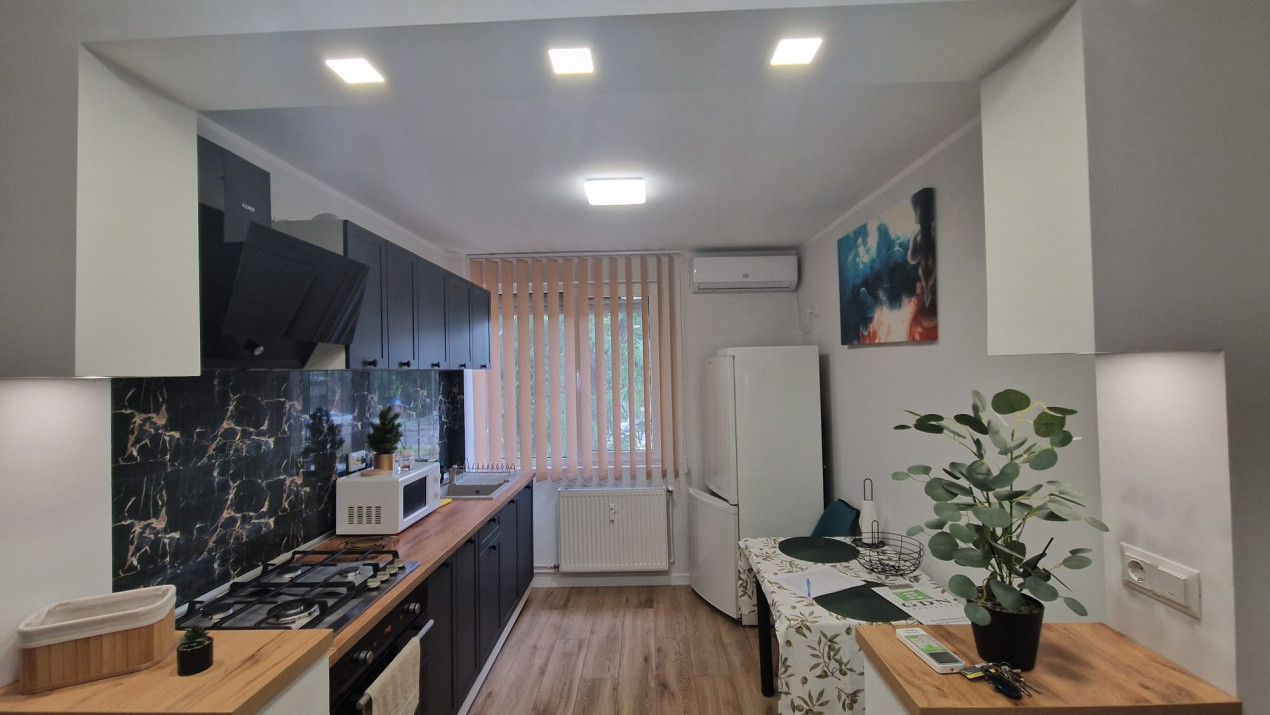 Apartament 2 camere, decomandat, 50mp, cartier Rovine, zona Institut