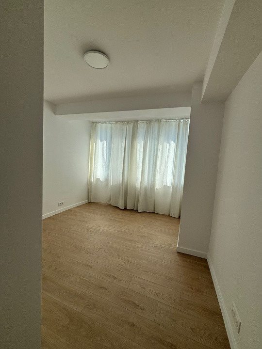 Apartament cu 4 camere complet renovat
