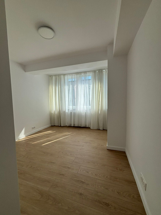 Apartament cu 4 camere complet renovat