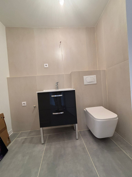 Apartament cu 4 camere complet renovat