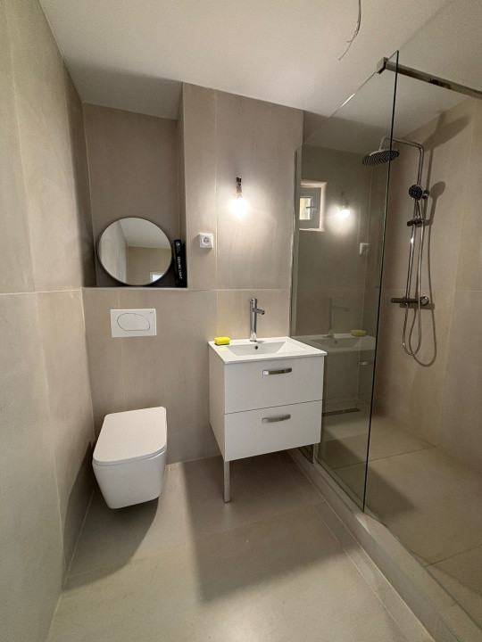 Apartament cu 4 camere complet renovat