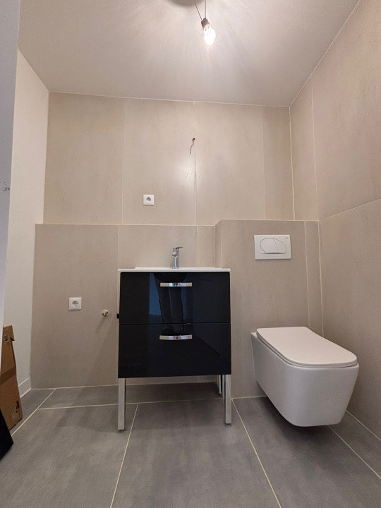 Apartament cu 4 camere complet renovat
