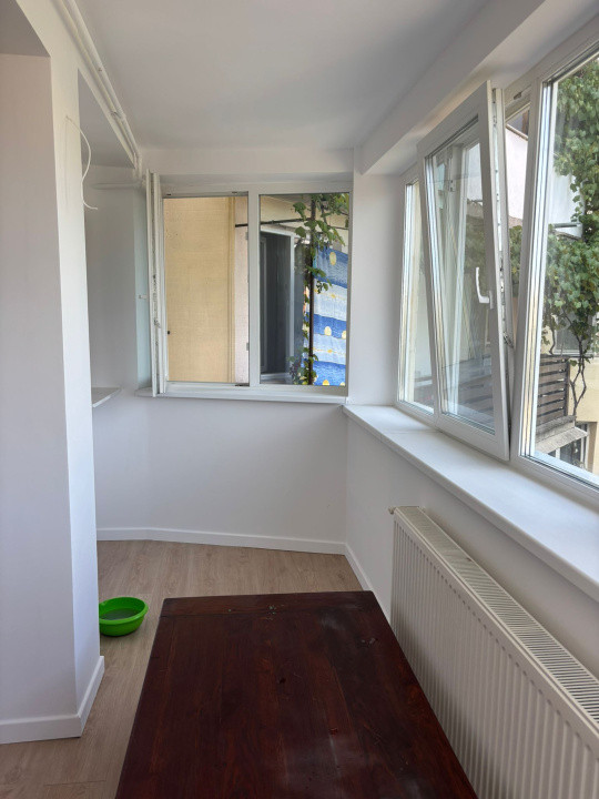 Apartament cu 4 camere complet renovat