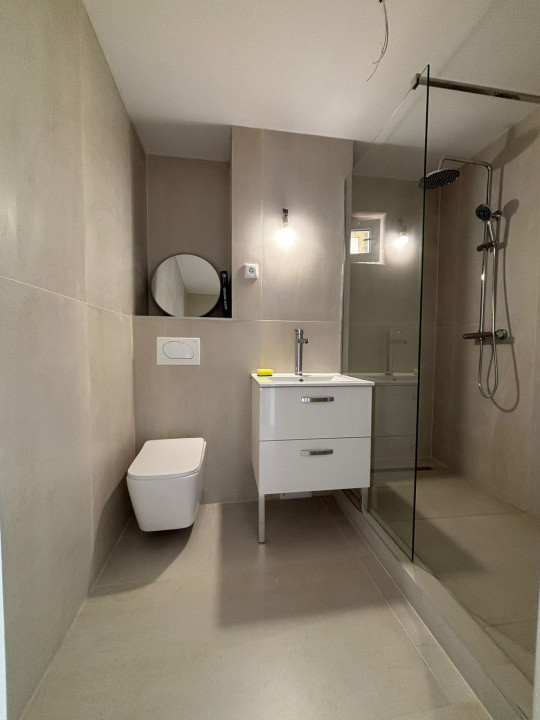 Apartament cu 4 camere complet renovat
