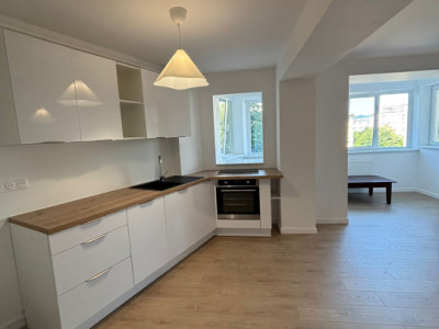 Apartament cu 4 camere complet renovat