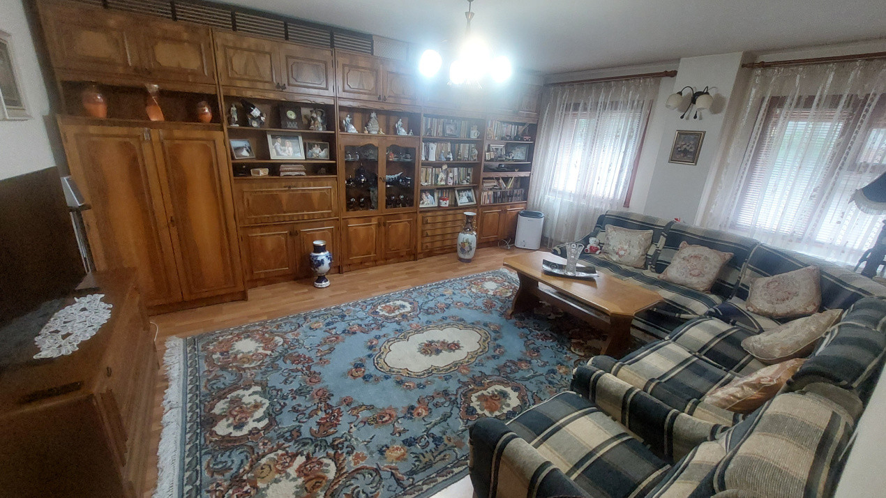 Apartament 3 camere decomandat, parter, George Enescu zona Liceul de Chimie