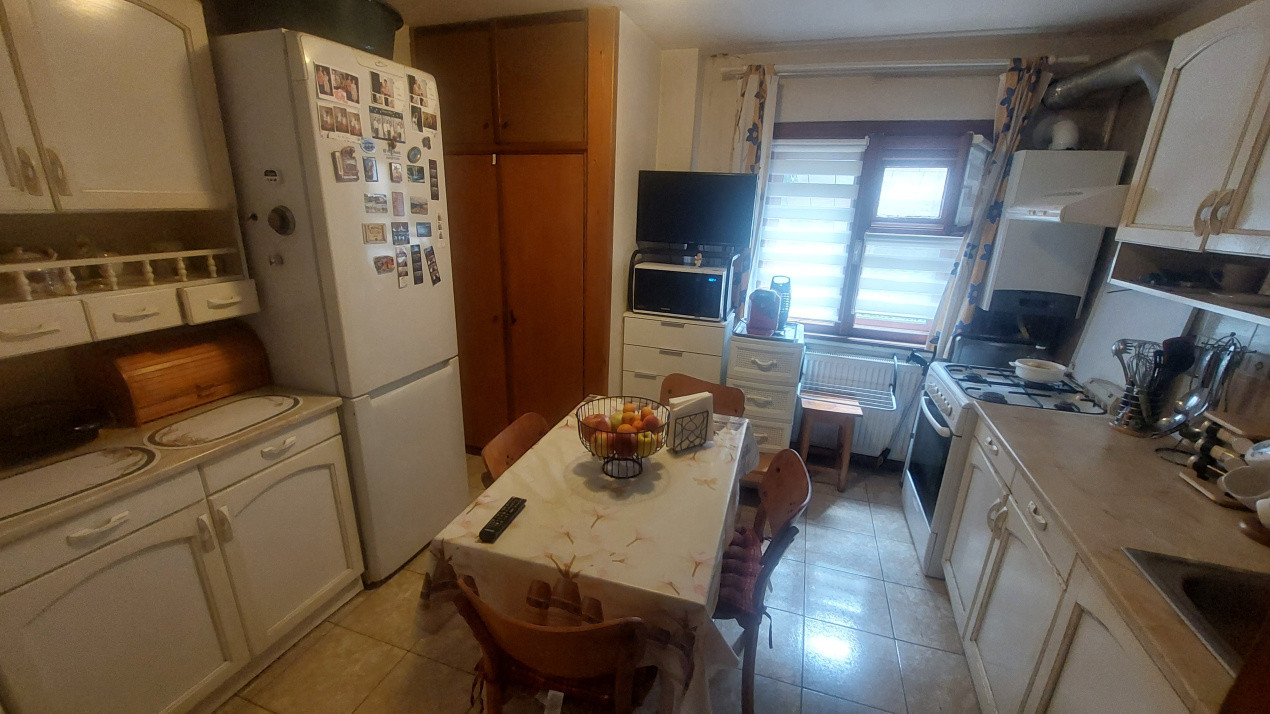 Apartament 3 camere decomandat, parter, George Enescu zona Liceul de Chimie