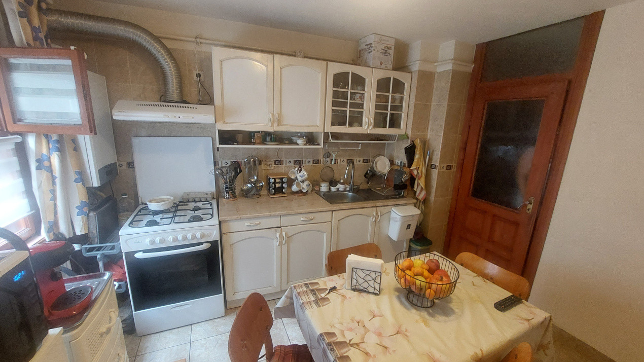Apartament 3 camere decomandat, parter, George Enescu zona Liceul de Chimie