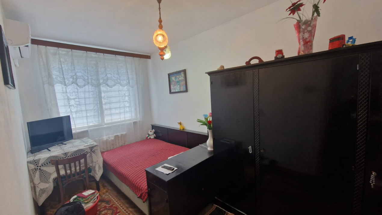 Apartament 3 camere, semidecomandat, 55mp, Calea Bucuresti, zona Nanterre