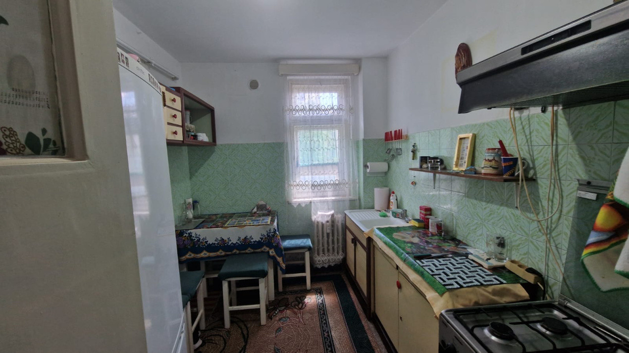 Apartament 3 camere, semidecomandat, 55mp, Calea Bucuresti, zona Nanterre