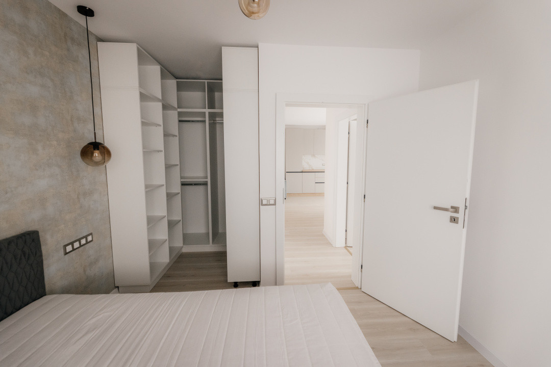 DE VÂNZARE – Apartament 3 camere complet mobilat și finisat – strada Lămâiței 