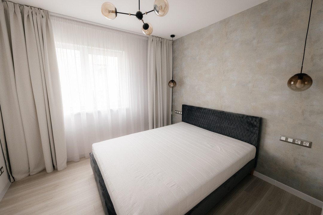 DE VÂNZARE – Apartament 3 camere complet mobilat și finisat – strada Lămâiței 