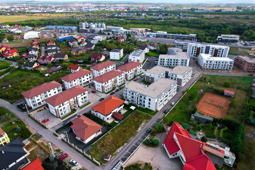 DE VÂNZARE – Apartament 3 camere complet mobilat și finisat – strada Lămâiței 