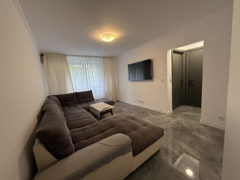 Apartament 3 camere renovat, vis - a - vis de Mega Mall - mutare imediata 