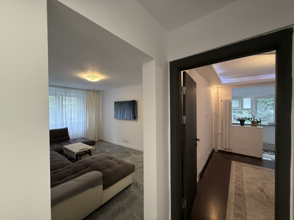 Apartament 3 camere renovat, vis - a - vis de Mega Mall - mutare imediata 