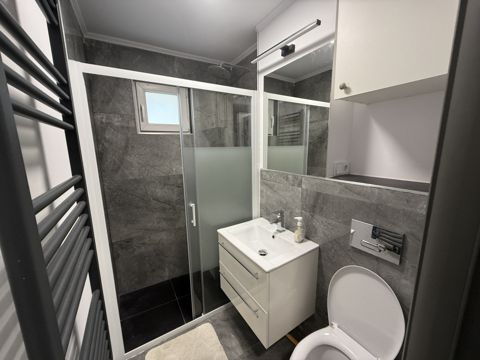 Apartament 3 camere renovat, vis - a - vis de Mega Mall - mutare imediata 