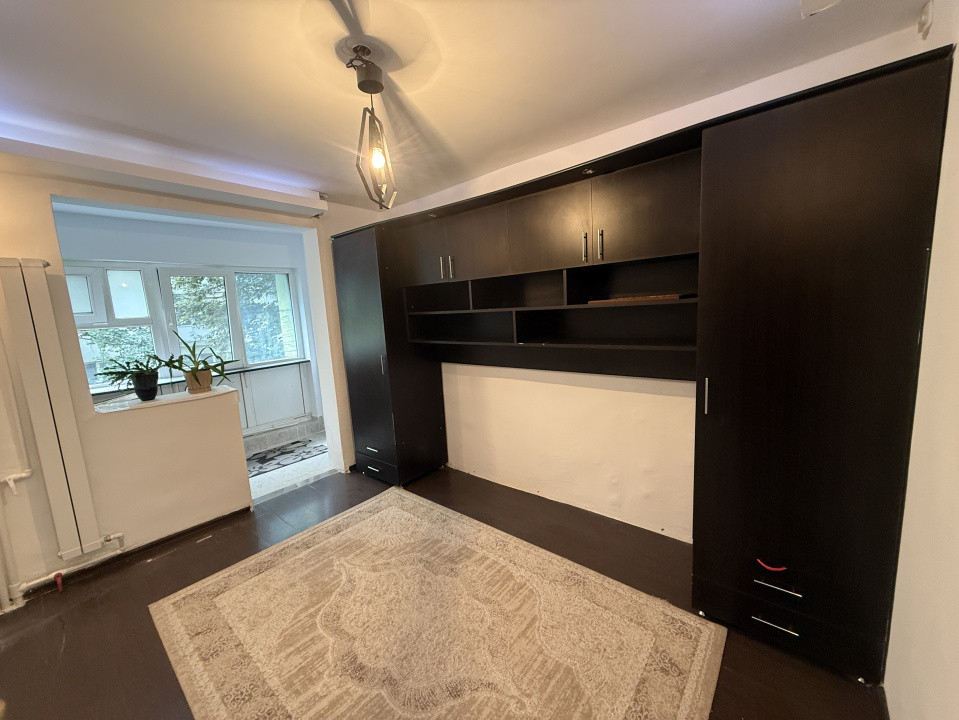 Apartament 3 camere renovat, vis - a - vis de Mega Mall - mutare imediata 