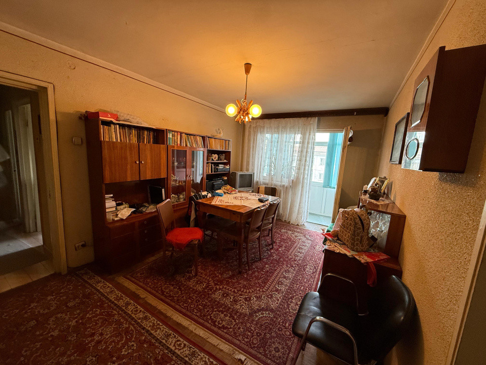 Apartament 3 camere, 51 mp, cartier Craiovita Noua, Zona Niela