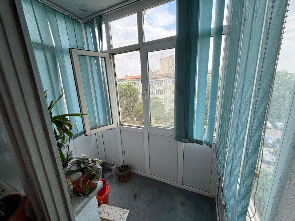 Apartament 3 camere, 51 mp, cartier Craiovita Noua, Zona Niela