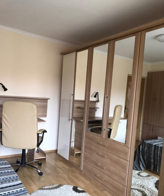 Închiriere apartament 3 camere – mobilat, etaj 1, zona Rahova – Sibiu