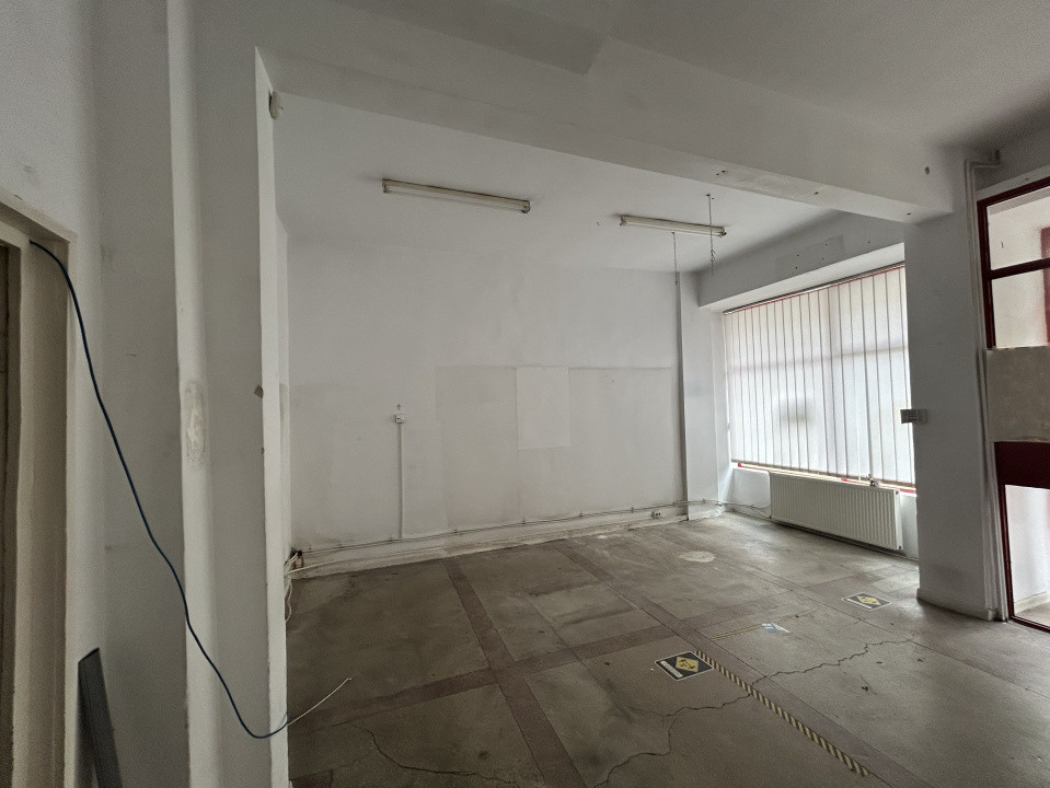 Spațiu comercial de închiriat – 100 m² utili, vitrină la stradă