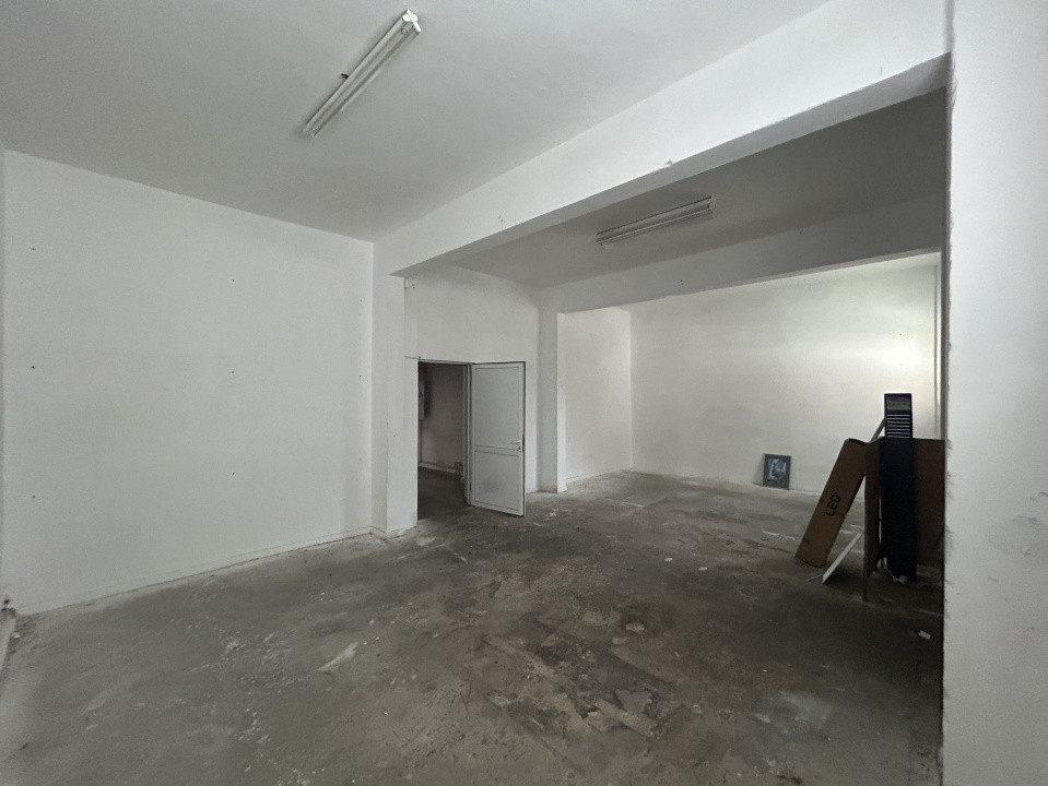 Spațiu comercial de închiriat – 100 m² utili, vitrină la stradă
