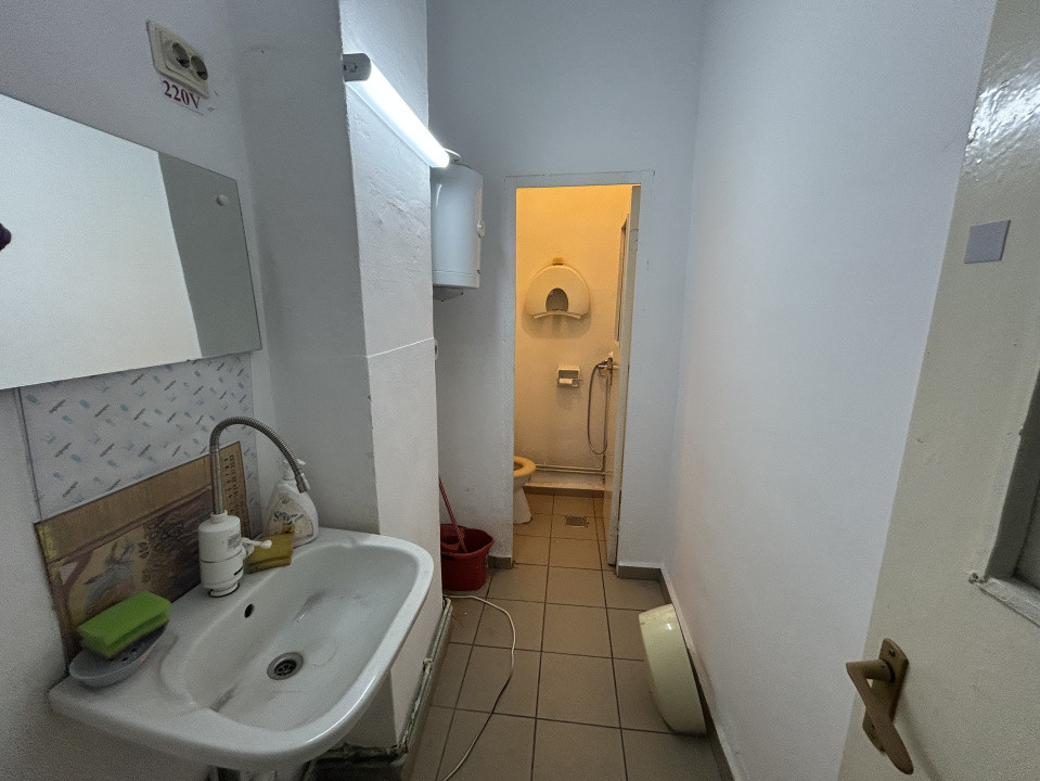 Spațiu comercial de închiriat – 100 m² utili, vitrină la stradă