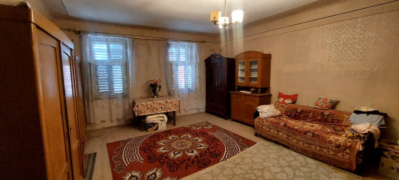 Casa 6 camere suprafata utila 190mp si teren 1440mp,spre vanzare in NOU SB