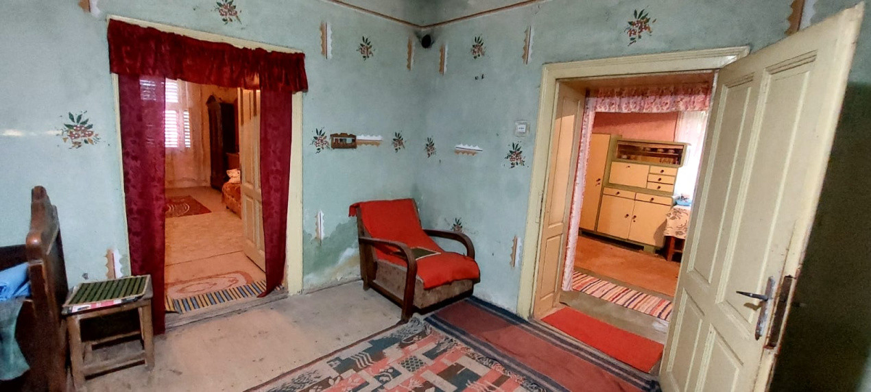 Casa 6 camere suprafata utila 190mp si teren 1440mp,spre vanzare in NOU SB