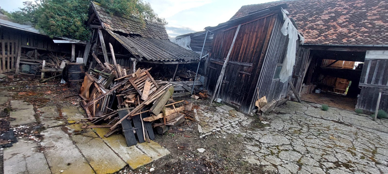 Casa 6 camere suprafata utila 190mp si teren 1440mp,spre vanzare in NOU SB