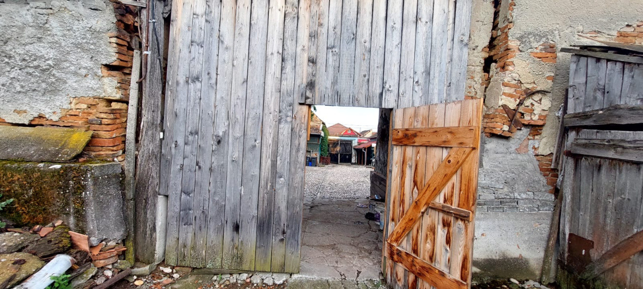 Casa 6 camere suprafata utila 190mp si teren 1440mp,spre vanzare in NOU SB