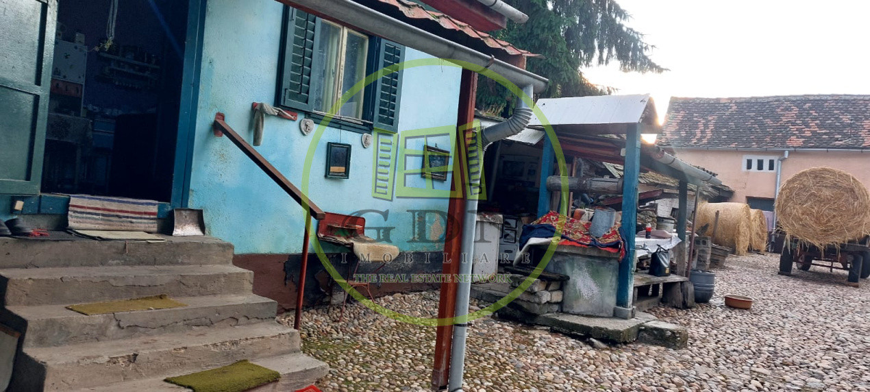 Casa 6 camere suprafata utila 190mp si teren 1440mp,spre vanzare in NOU SB