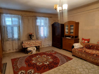 Casa 6 camere suprafata utila 190mp si teren 1440mp,spre vanzare in NOU SB