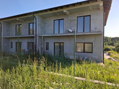  Casa individuala, 4 camere, 152mp, 2 locuri de parcare.