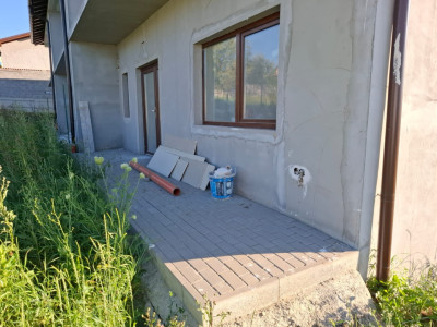 Casa individuala, 218 mp, 108 utili, 4 camere, parcare inclusa.