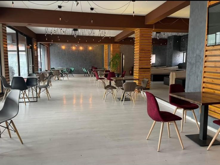 Spațiu comercial – 200 mp utili – zonă cu vad excelent (pietonal & auto)
