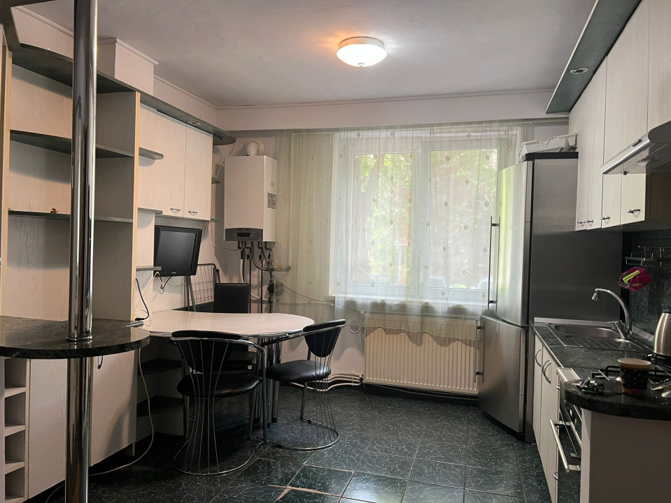 Apartament zona Petre Dulfu cu 3 camere 