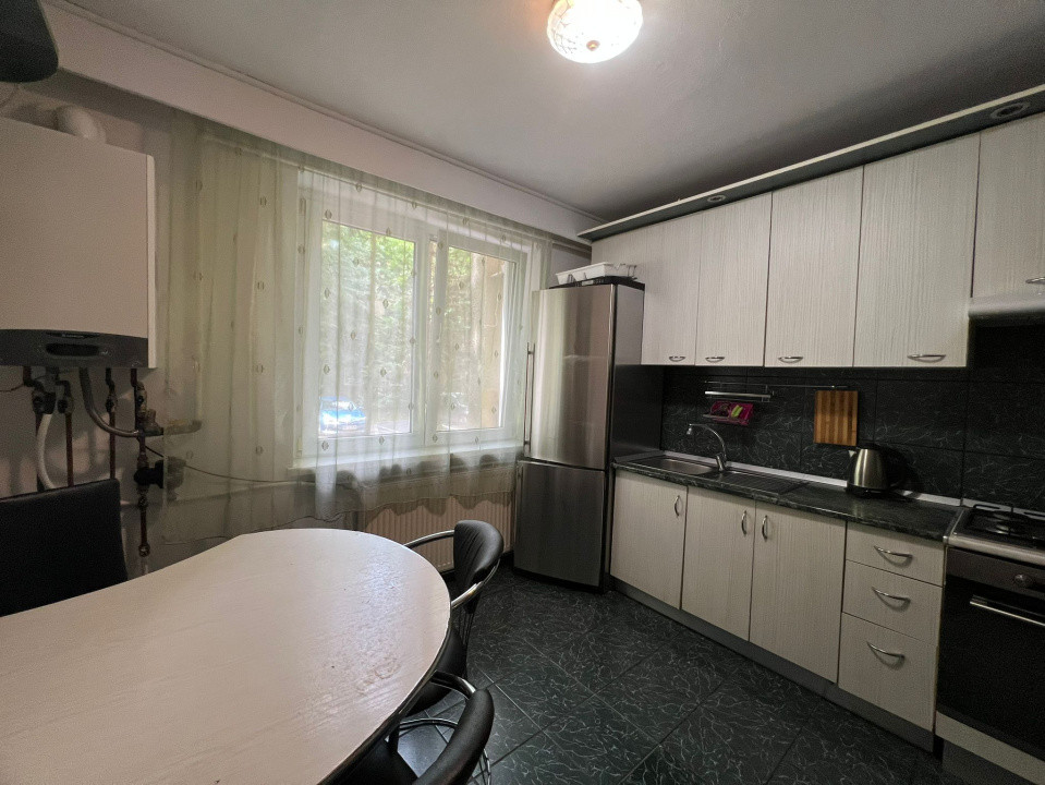 Apartament zona Petre Dulfu cu 3 camere 