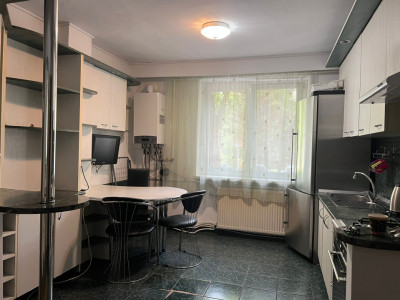 Apartament zona Petre Dulfu cu 3 camere 