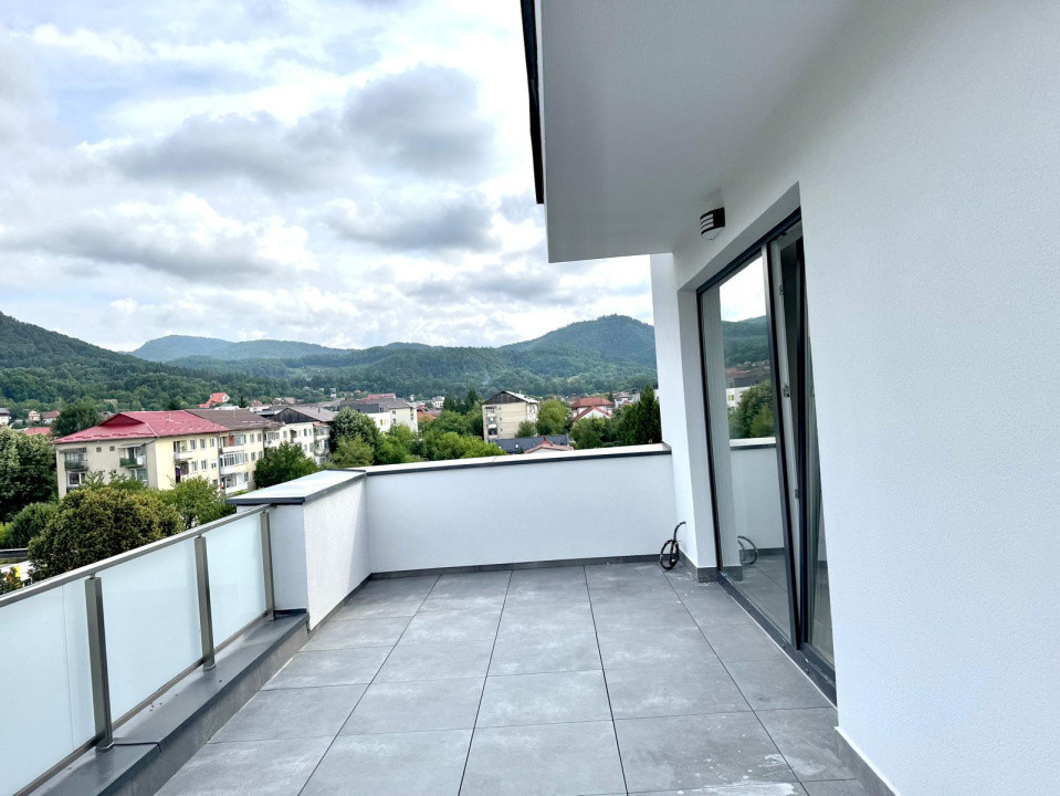 Apartament tip penthouse cu 3 camere si terasa generoasa - bloc nou - Sasar