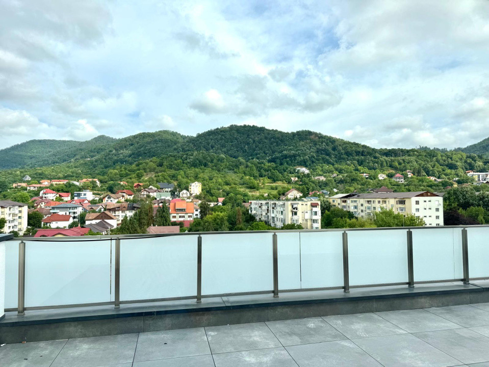 Apartament tip penthouse cu 3 camere si terasa generoasa - bloc nou - Sasar