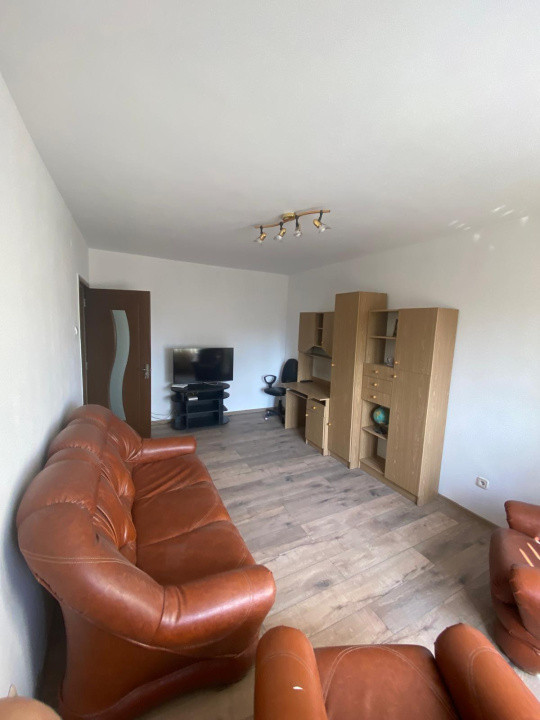 Inchiriere apartament 3 camere Calea București 3 camere