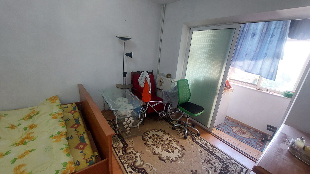 Apartament doua camere decomandat, etajul 5, 1 Mai zona Sara