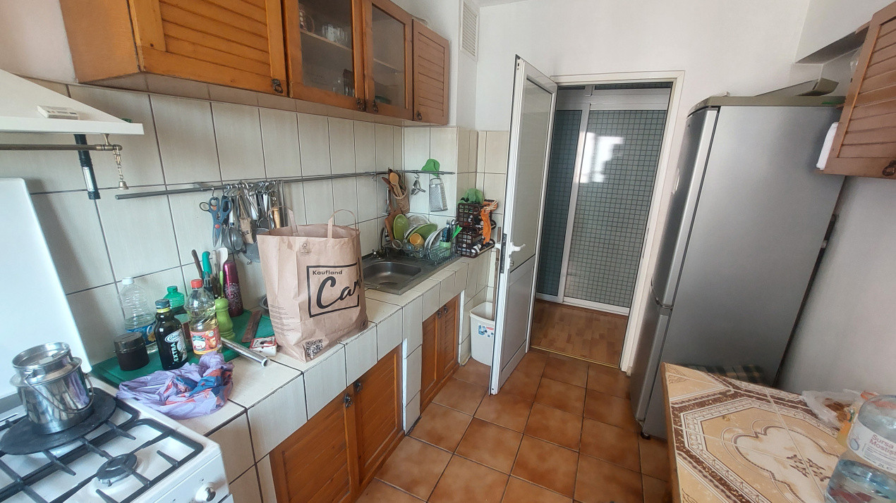 Apartament doua camere decomandat, etajul 5, 1 Mai zona Sara