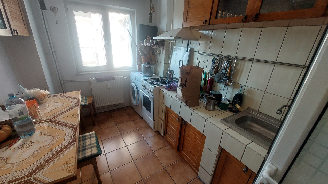 Apartament doua camere decomandat, etajul 5, 1 Mai zona Sara