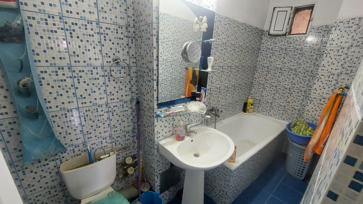 Apartament doua camere decomandat, etajul 5, 1 Mai zona Sara